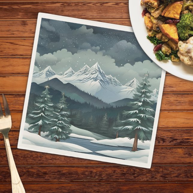 Guardanapo De Papel Cena de Montanha da Floresta de inverno (A mountain scene on a napkin that is on a wooden table with a plate of food and a fork)
