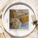 Guardanapo De Papel Chá de panela de rendas e flores do campo<br><div class="desc">Personalize o charmoso lugar do campo e o papel de Chá de panela do celeiro das flores Nápoles com o nome da noiva a ser. Estes guardanapos descartáveis do estilo rancho ocidental rústico têm uma fotografia floral acinzentada de uma flor seca de hydrangea, um véu branco de brasa, colar pérolas...</div>