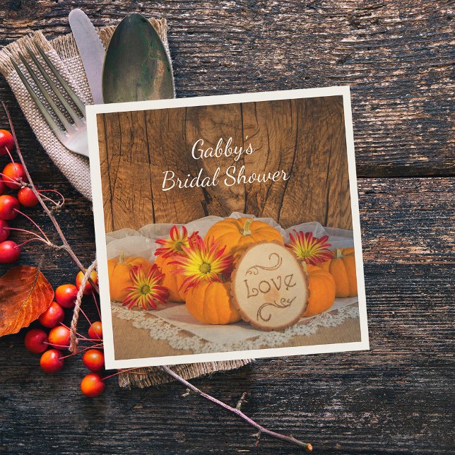 Guardanapo De Papel Chá de panela Russo de Pumpkins Fall Barn (Set the tables at your Autumn Bridal Shower with the charming Rustic Pumpkins Paper Napkins.)