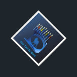 Guardanapo De Papel Chanukkah Menorah Azul Metálico<br><div class="desc">Um sonho modernista,  azul metálico contra um fundo escuro e noturno. Duas das letras hebraicas encontradas num sonho,  freira e brilho,  brilham intensamente. Adicione seu próprio texto.</div>