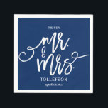 Guardanapo De Papel Cocktail Napkins de Casamento | Tipografia (Marinh<br><div class="desc">Marinho Azul Moderno Recepção de casamento de Caligrafia de Pincel ou Chá de panela Napkins: mude a cor do design para qualquer cor que você quiser apenas mudando a cor de fundo! Quer usá-las para sua festa de noivado ou outras festas de casamento anteriores? Basta mudar "O Novo" para "Em...</div>