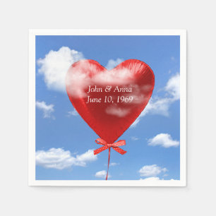 Guardanapo De Papel coração vermelho do balão nas nuvens para o