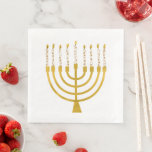 Guardanapo De Papel De Jantar Casamento de Velas Festivas Menorah Hanukkah Celes<br><div class="desc">Velas de folha de ouro falsa para a comemoração de Chanucá. A ilustração menorah Whimsical com estrelas brancas cobria velas celestiais em um falso suporte de velas menorah dourada. Menorah elegante casamento estrelado Hanukkah ilustrava presentes de design e produtos de papel.</div>