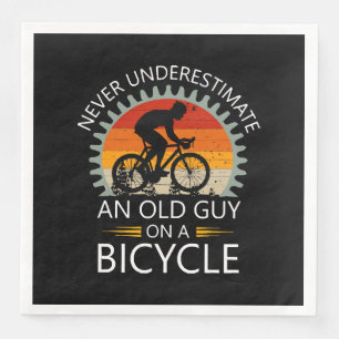Guardanapo De Papel De Jantar Nunca Subestimar Uma Cara Antiga Em Uma Bicicleta