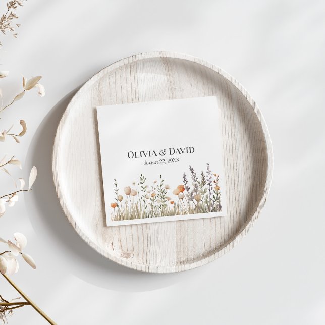 Guardanapo De Papel De Jantar Peach Wildflower Meadow Wedkins (Peach Wildflower Meadow Wedding Napkins on white table with dry flowers.)