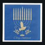 Guardanapo De Papel De Jantar Sobretudo, Dourada Dove Menorah Blue Hanukkah<br><div class="desc">Um guardanapo de papel Hannukah,  de ouro moderno e azul,  apresentando uma bela menorah dourada,  com uma pomba voadora sobre um fundo azul escuro e rico.</div>