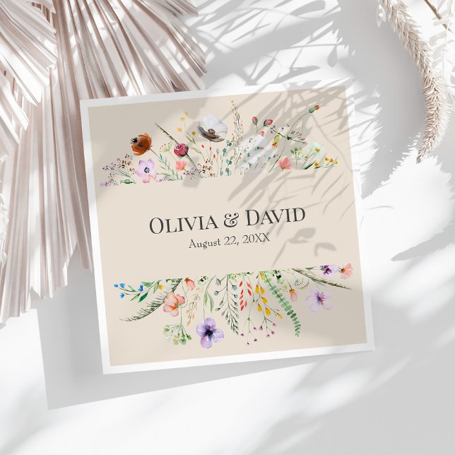 Guardanapo De Papel De Jantar Taupe Wildflower Meadow Wedkins (Taupe Wildflower Meadow Wedding Napkins on a sunny white table.)