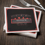 Guardanapo De Papel Festa de aniversário de 21 anos de Ataque Vermelho<br><div class="desc">Os guardanapos do aniversário de 21 anos com o pôquer preto e vermelho com quatro ases e sinal de marquee. Personalize-o com os detalhes do evento.</div>