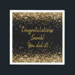 Guardanapo De Papel Festa de Formatura Personalizada Preta e Dourada<br><div class="desc">guardanapos personalizados para festa de formatura, guardanapo preto e dourado brilhante, brilho cintilante para jantar de coquetel, ensino médio, jardim de infância, universidade, bacharelado, celebração de graduação em enfermagem, turma de 2024 da faculdade, mestrado, doutorado, mba, cpa, professor, favor serviette nome personalizado enfermeira, 2025 médico, médico residente, direito, advogado, rn,...</div>