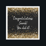 Guardanapo De Papel Festa de formatura Personalizada Preta e Dourada<br><div class="desc">guardanapos de festa de formatura formando personalizados, guardanapo esparso preto e dourado, brilho reviravolumado para jantados cocktail, solteiro do jardim de infância do segundo grau uni, celebração de formando, classe universitária de 2024, mestre phd mba cpa, enfermeiro de nome personalizado do serviço de educação médica, 2025 médico médico médico, advogado...</div>