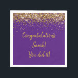 Guardanapo De Papel Festa de Formatura Personalizada Roxo e Dourado<br><div class="desc">guardanapos personalizados para festa de formatura,  guardanapo preto e dourado brilhante,  guardanapos glitter para formatura,  festa brilhante roxo e dourado,  guardanapos para coquetel de formatura,  ensino fundamental,  ensino médio,  universidade,  bacharelado,  celebração de graduação em enfermagem,  servilletas para festa de aniversário,  guardanapo personalizado para festa de formatura</div>
