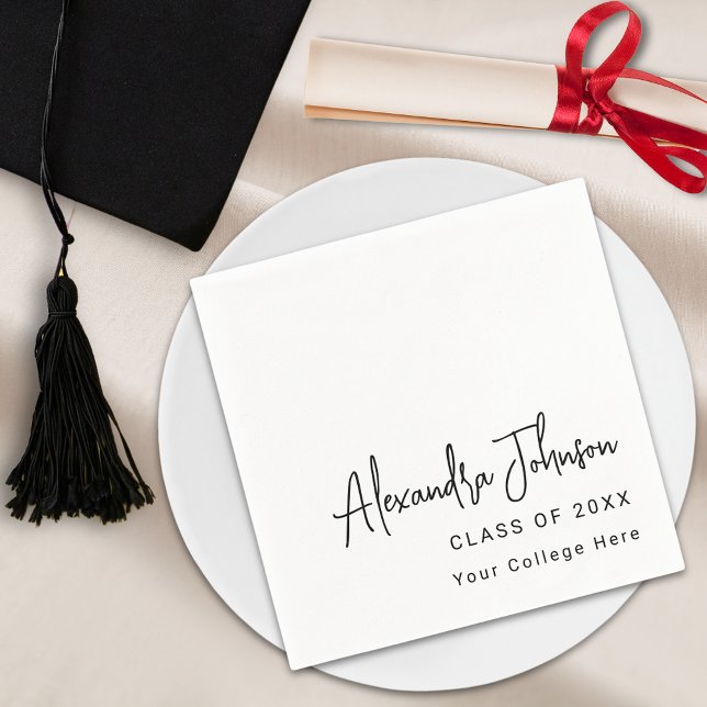 Guardanapo De Papel Festa de Formatura Simples com Roteiro Moderno Per (Modern trendy script graduation party napkin Minimalist simple stylish chic black and white)