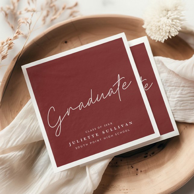 Guardanapo De Papel Festa de Graduação Vermelho Escuro de Roteiro Simp (Simple graduate script maroon graduation party napkins.)