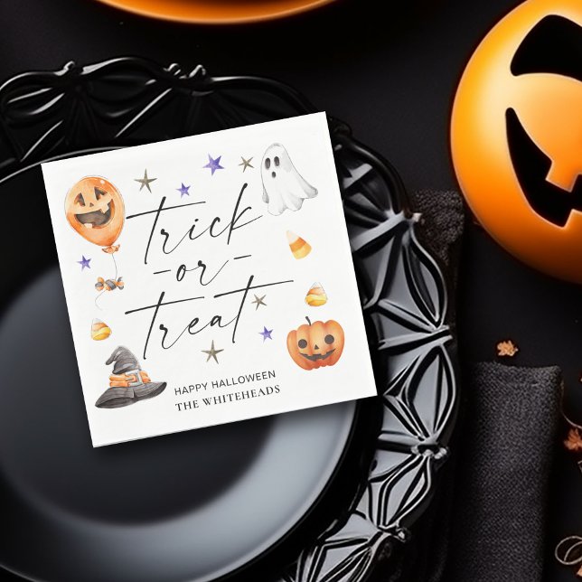 Guardanapo De Papel Festa de Trick ou Tratar Halloween (Trick or treat typography napkins with watercolor ghost, witch hat, pumpkin and candy corn design.)