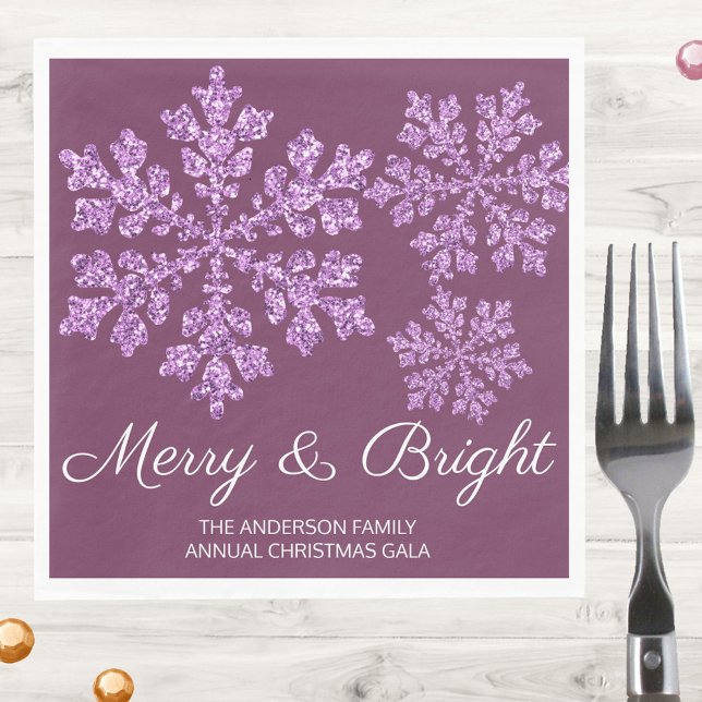 Guardanapo De Papel Floco de neve Bling Mínimo de Natal (Personalize these Merry & Bright Christmas personalized paper napkins in dark purple with snowflakes)