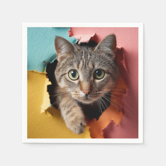 Guardanapo De Papel Gato Tabby Jovial Espiando Através de Papel Rasgad
