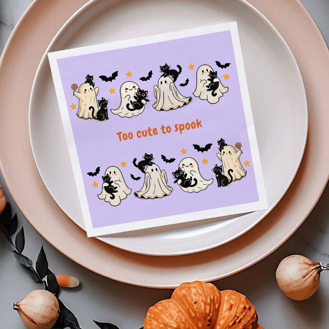 Guardanapo De Papel Ghost Ghost Gand Cute Engraçado do Halloween - Fal (Halloween Cute Funny Spooky Ghost Cat - Fall Party Napkins on a dinner table with autumn decor.)