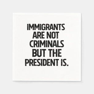 Guardanapo De Papel Imigrantes Não São Criminosos Mas o Presidente É