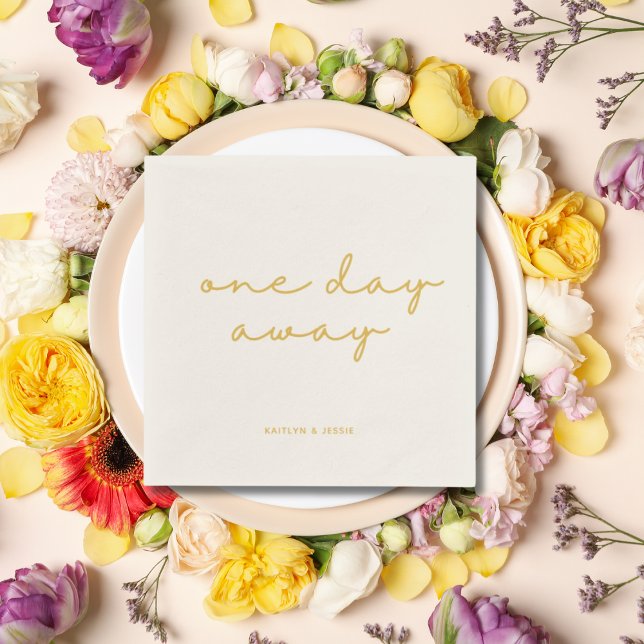 Guardanapo De Papel Janto de Ensaio Personalizado Dourado Elegante, Um (Elegant Gold Custom Rehearsal Dinner One Day Away Napkins
)