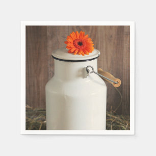Guardanapo De Papel Jug de Leite Branco Russo com Flores Laranja Foto