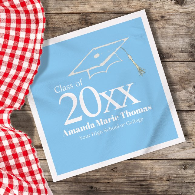 Guardanapo De Papel Light Blue Graduation Cap Class of 20XX Name (Light blue graduation napkin with Class of 20XX, custom name and cap design on table.)