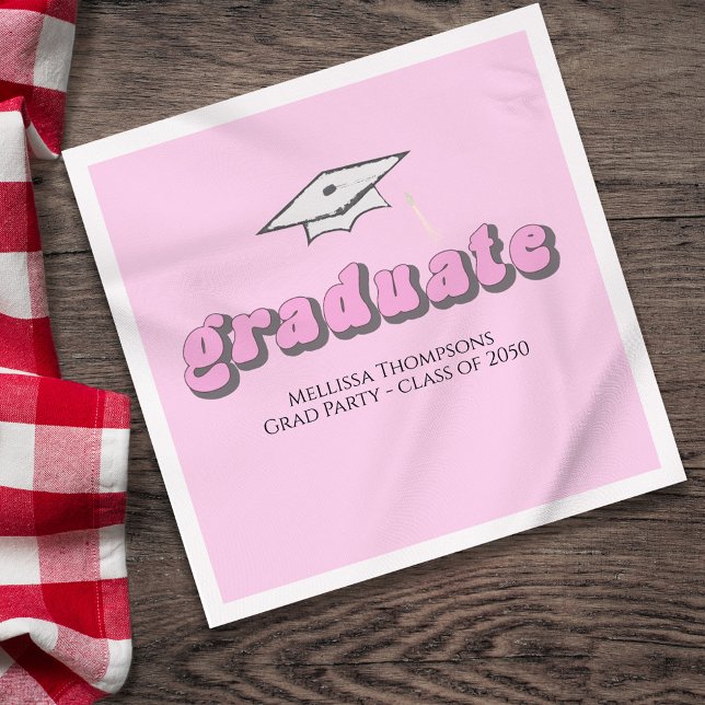 Guardanapo De Papel Lúpulo Personalizado da Festa de formatura Retroat (Pink Graduation retro style luncheon napkin.)