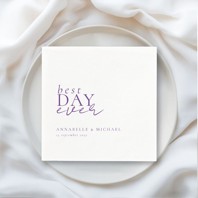 Guardanapo De Papel MELHOR DIA DE TODOS! Moderno, Mínimo, Branco, Casa (BEST DAY EVER! Modern, Minimal, White-Purple, Wedding Napkins with your name and date.)