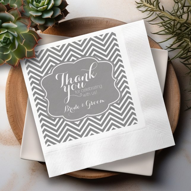 Guardanapo De Papel Noiva de Casamento e Noite Obrigado Cinzas Chevron (Gray Chevron Personalized Wedding Napkins)