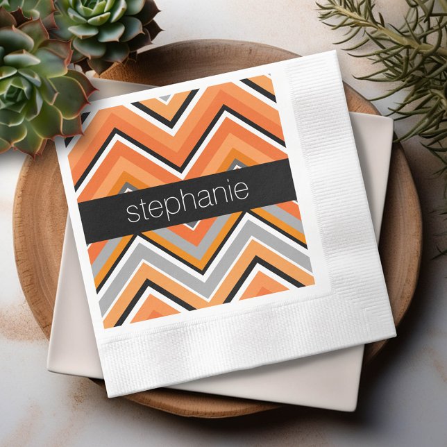 Guardanapo De Papel Padrão Chic Chevron Cinza Preta Laranja com Nome (Custom Party Napkins)