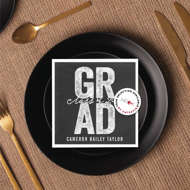 Guardanapo De Papel Papel para Festa de Formatura 2026 Bold GRAD com F (Class of 2026 Bold GRAD Silver Foil Graduation Party Paper Napkin @ zazzle.com/color_therapy)