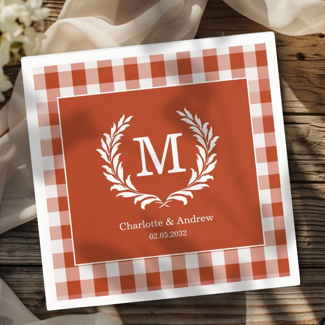 Guardanapo De Papel Personalização do Monograma de Gingham Vermelho-La (Red Orange Gingham Monogram Crest Custom Napkins with your Monogram, names and Date.)