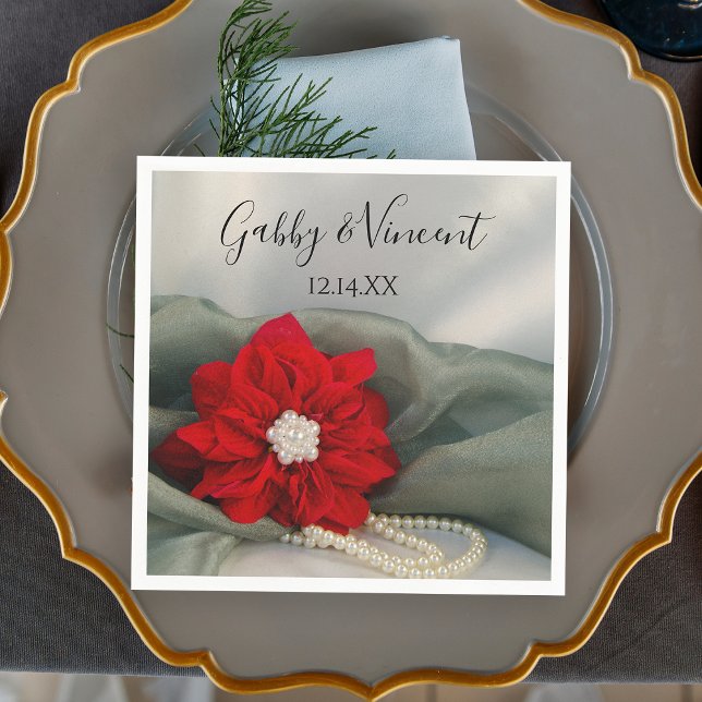 Guardanapo De Papel Poinsettia e Pérolas no Casamento no inverno Verde (Set a festive table with the elegant Poinsettia and Pearls Winter Wedding Paper Napkin.)