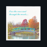 Guardanapo De Papel Ponte Monet no outono<br><div class="desc">Pacote de 50 guardanapos de coquetéis de papel branco com uma imagem de uma ponte de turquesa quadrada atravessando um riacho silencioso em Jardins Gibbs, Geórgia, e árvores de vermelho e ouro. Texto opcional. Veja guardanapo de pano e portas copos correspondentes. Veja toda a coleção de Ação de Graças Napkin...</div>