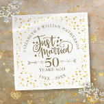 Guardanapo De Papel Recem casados 50º Aniversário de Casamento<br><div class="desc">Com delicado ouro de corações confetti. Personalize com suas informações especiais sobre o aniversário de 50 ouros em letras de ouro em chic. Projetado por Thisnotme©</div>