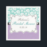 Guardanapo De Papel Rosas brancas no Chá de panela aquático e roxo<br><div class="desc">Este guardanapo de papel de chá de panela apresenta rosas brancas sobre um fundo aqua na metade superior e uma púrpura clara na parte inferior. Um quadro branco giro com borda preta no centro apresenta texto personalizável para você adicionar o nome da noiva e a data do chá de panela....</div>