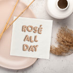 Guardanapo De Papel Rosé All Day<br><div class="desc">Os guardanapos de coquetel são perfeitos para a sua festa de coquetel ou de solteira. "Rosé All Day" é soletrado em letras rosa de balão de ouro para um olhar chic e único.</div>