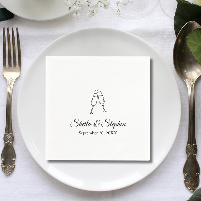 Guardanapo De Papel Rótulo de Cocktail de Casamento com Letra Elegante (Personalized elegant script napkins add refined charm to wedding cocktail tables.)