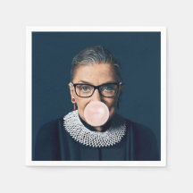 Ruth Bader Ginsburg soprando a pastilha elástica r