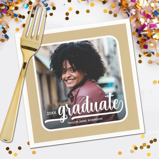 Guardanapo De Papel Script do Bold de Fotografia do formando Dourado (Your photo, name, class year and "Graduate" in a cool script on gold background party napkins)