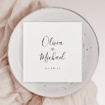 Guardanapo De Papel Simples e elegante casal nomes de casamento<br><div class="desc">Nomes modernos de casais de script minimalistas com forma cardíaca e data de evento editáveis a cores,  simples e elegantes. Excelente para casamento ou eventos modernos. Veja todas as peças correspondentes na coleção.</div>