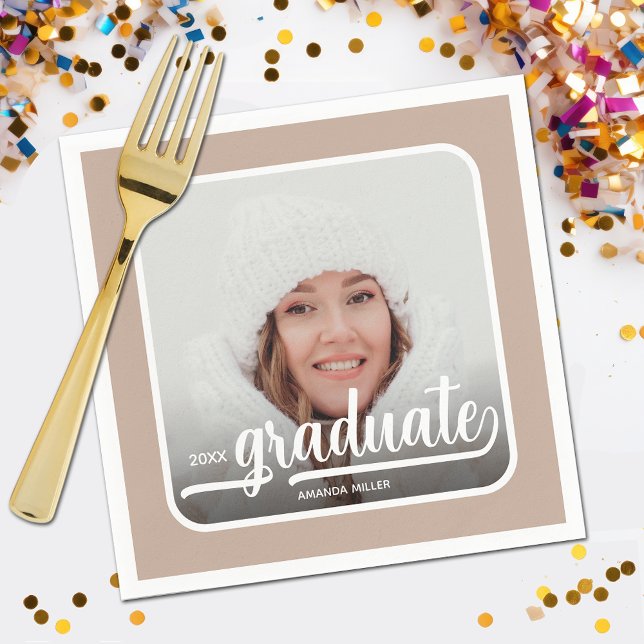 Guardanapo De Papel Taupe de Script de Foto em Negrito do formando (Your photo, name, class year and "Graduate" in a cool script on taupe background party napkins)