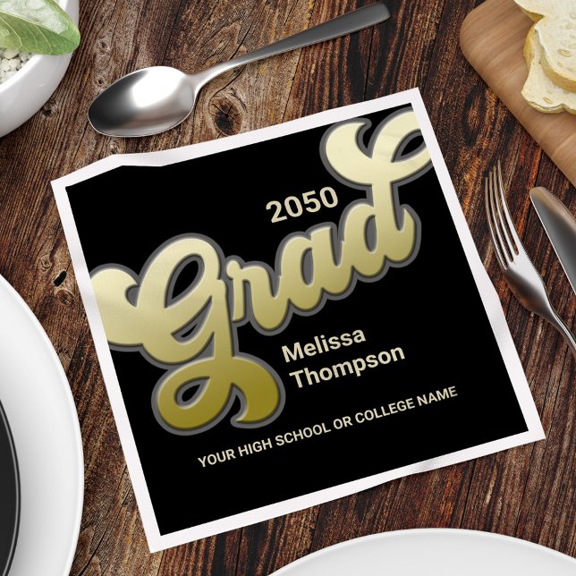 Guardanapo De Papel Tipografia Preta Dourada do formando Personalizada (Graduation gold gradient "Grad" typography paper cocktail napkin.)