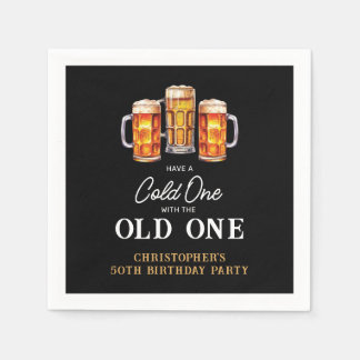 Guardanapo De Papel Um Frio Com A Cerveja Do Velho Aniversário De 50 A