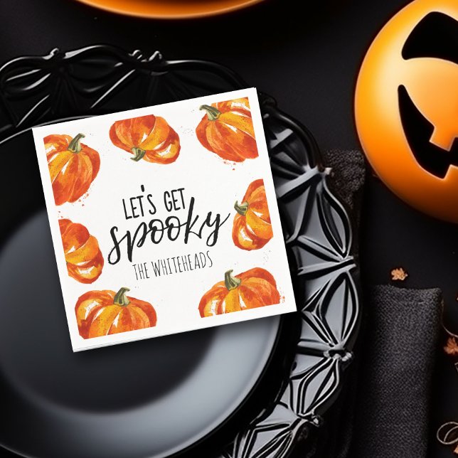 Guardanapo De Papel Vamos fica "Spooky Halloween Pumpkin" (Let's get spooky typography with watercolor pumpkin border napkin design for a Halloween party.)