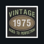 Guardanapo De Papel Vintage 1975 50th Birthday<br><div class="desc">Celebre o ano em que você estava nascer com esta ideia engraçada de presente de aniversário para homens e mulheres que estavam mudando uma era de marco. Diz "Vintage,  envelhecido até à perfeição."</div>