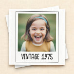 Guardanapo De Papel Vintage Milestone Aniversário Foto Keepsasak<br><div class="desc">Adicione um toque de nostalgia à sua comemoração com Vintage Milestone Foto de Aniversário, KeepsasasakNapkins. Com um encantador design, esses guardanapos podem ser personalizados com uma foto favorita e detalhes de aniversário, fazer-os de uma adição única e memorável ao seu evento. Criados com material absorvente de alta qualidade, são perfeitos...</div>