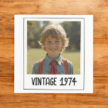 Guardanapo De Papel Vintage Milestone Aniversário Foto Keepsasak<br><div class="desc">Adicione um toque de nostalgia à sua comemoração com Vintage Milestone Foto de Aniversário, KeepsasasakNapkins. Com um encantador design, esses guardanapos podem ser personalizados com uma foto favorita e detalhes de aniversário, fazer-os de uma adição única e memorável ao seu evento. Criados com material absorvente de alta qualidade, são perfeitos...</div>