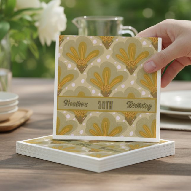 Guardanapos com Flores de Aquarela Dourada e Texto (Hand painted golden flowers with an area to customize make these paper napkins chic and cute)