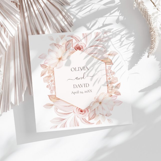 Guardanapos de casamento com rosas cor-de-rosa e b (Boho Beige and Pink Roses Wedding Napkins on a sunny  wihte table.)