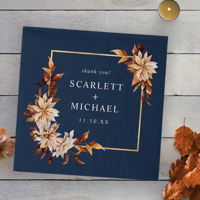 Guardanapos de casamento de outono azul marinho (Personalized Navy Blue Fall Floral Gold Frame Wedding Napkins by Painted Paperie

)